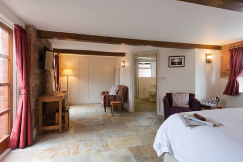 Junior Suite, Ensuite, Ground Floor | Egyptian cotton sheets, premium bedding, pillowtop beds