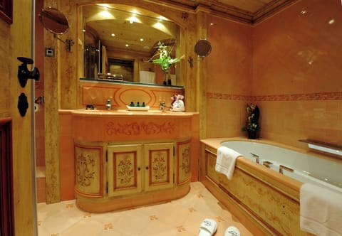 Shower, free toiletries, hair dryer, bathrobes