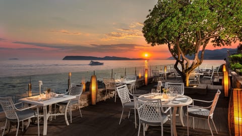 3 restaurants; breakfast, lunch, dinner, and brunch served