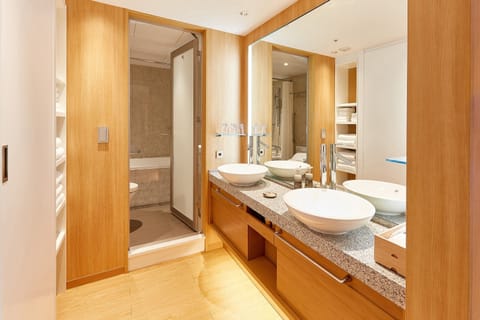 Luxury Family Room, Non-Smoking | Bathroom | Separate tub and shower, free toiletries, hair dryer, slippers