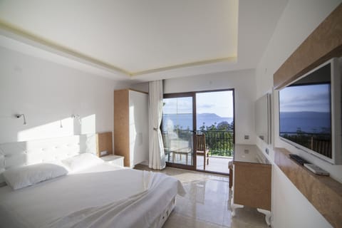 Standard Double or Twin Room, Sea View | Minibar, desk, soundproofing, iron/ironing board