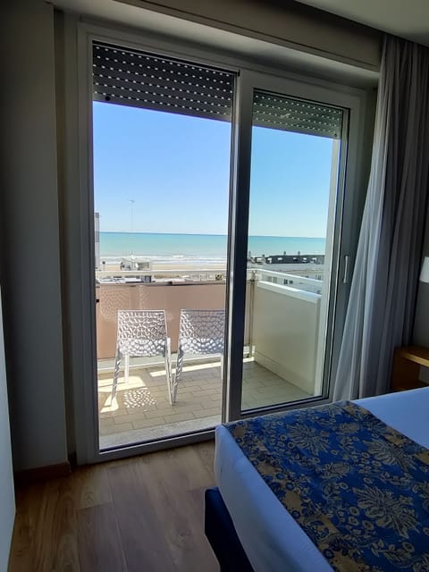 Deluxe Room, 1 Bedroom, Balcony, Sea View | Minibar, in-room safe, desk, laptop workspace