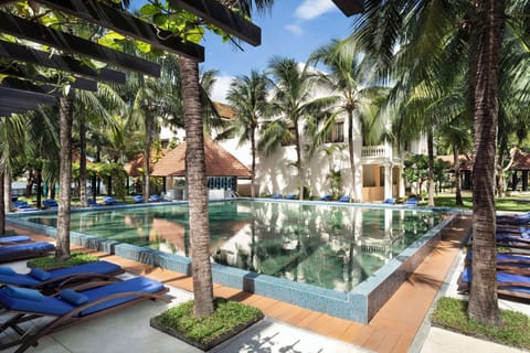 Outdoor pool, pool umbrellas, sun loungers