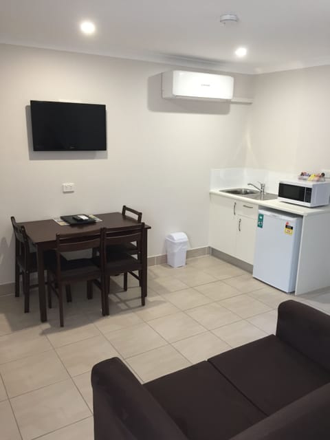 1-Bedroom 1 Queen + 2 Singles Superior  | Private kitchenette | Fridge, microwave, coffee/tea maker, electric kettle