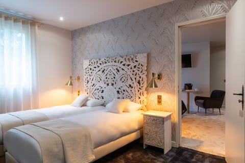 Desk, soundproofing, iron/ironing board, cribs/infant beds