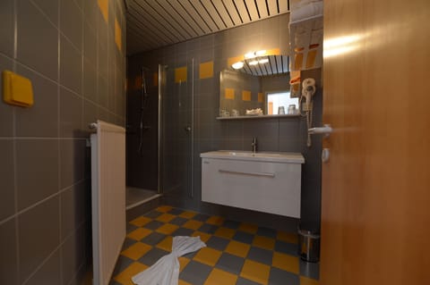 Suite, Balcony | Bathroom | Shower, free toiletries, hair dryer, bathrobes