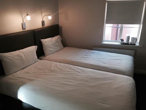 Premium bedding, iron/ironing board, free WiFi