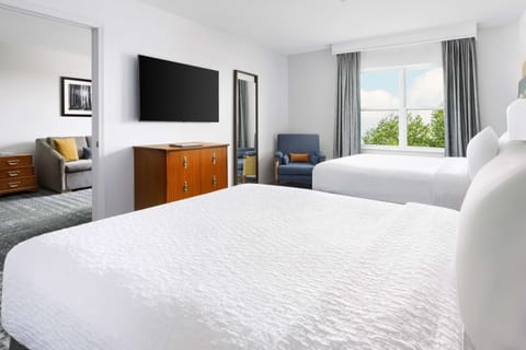 2 Queens 1 Bed Room Suite Non-Smoking | Down comforters, pillowtop beds, in-room safe, desk