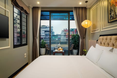 Junior Suite, Balcony | City view