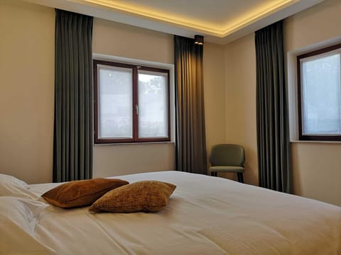 Superior Double Room | Minibar, in-room safe, desk, iron/ironing board