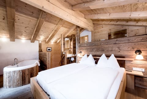 Honeymoon Chalet, 1 Bedroom, Terrace (private SPA) | In-room safe, desk, blackout drapes, soundproofing