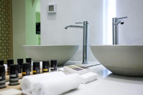 Suite, Jetted Tub, Ground Floor | Bathroom | Shower, free toiletries, hair dryer, bathrobes