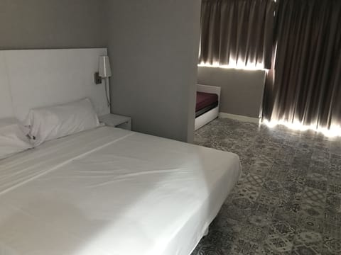 Quadruple Room, Terrace | Desk, free WiFi, bed sheets