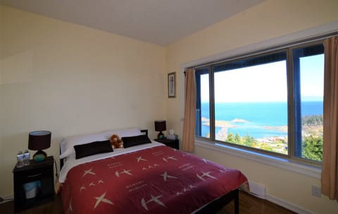 Deluxe Room, 2 Bedrooms, Ocean View | 1 bedroom, premium bedding, soundproofing, free WiFi