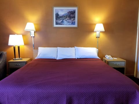 Standard Room, 1 King Bed | Desk, free WiFi, bed sheets