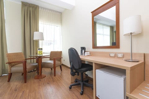 Junior Studio Suite | Minibar, in-room safe, desk, iron/ironing board