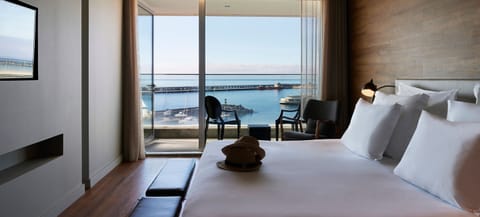 Double Room, Sea View | Minibar, in-room safe, soundproofing, free WiFi