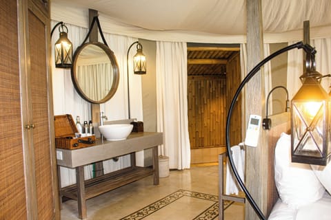 Beach Camp Tent Deluxe | Wardrobe