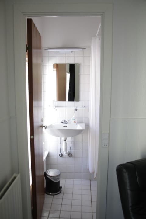 Triple Room | Bathroom | Shower, hair dryer, towels