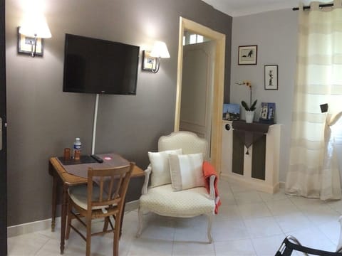 Superior Double Room, Ensuite, Garden View