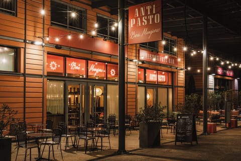 Breakfast, lunch, dinner served; Italian cuisine, garden views 