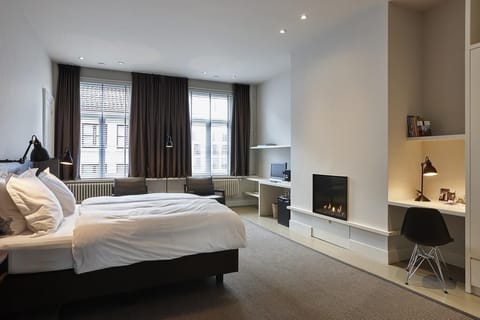 Luxury Double or Twin Room | Premium bedding, down comforters, minibar, desk