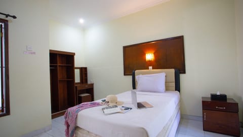 Standard Single Room, 1 Twin Bed, Non Smoking | In-room safe, desk, free WiFi, bed sheets