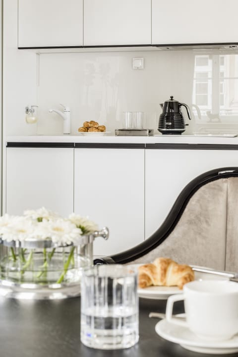 Apartment | Private kitchenette | Coffee/tea maker