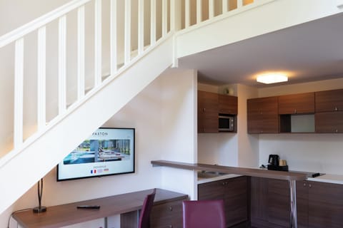 Family Suite Room "with pool access" | Living area | 80-cm flat-screen TV with cable channels, TV