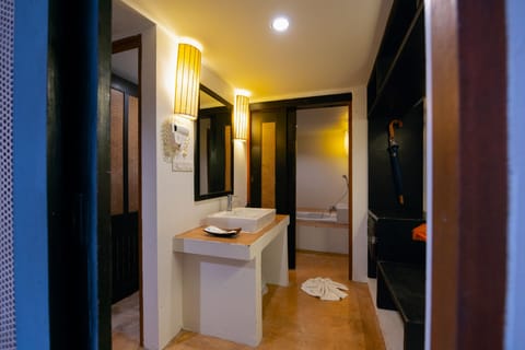 Baan Sod Sai Thani Pool (Villa)  | Bathroom | Shower, free toiletries, hair dryer, bidet