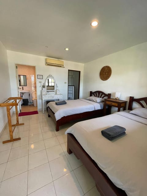 Deluxe room sea view with twin bed | Individually furnished, free WiFi, bed sheets