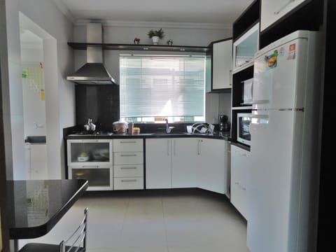 Superior Apartment, 3 Bedrooms, Balcony | Private kitchen | Fridge, microwave, oven, stovetop