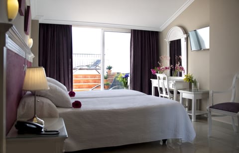 Traditional Twin Room, Terrace, Sea View | Premium bedding, down comforters, Select Comfort beds, minibar