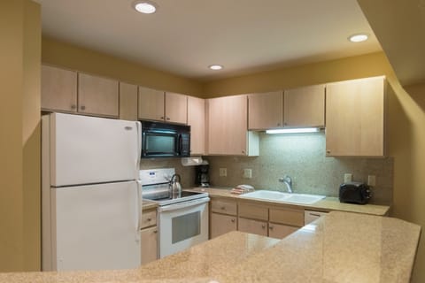 Townhome, 2 Bedrooms | Private kitchen | Full-size fridge, microwave, oven, stovetop