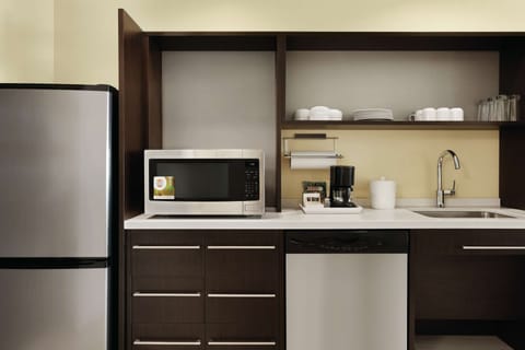 Suite, 1 King Bed, Accessible, Bathtub | Private kitchen | Microwave, dishwasher, coffee/tea maker, cookware/dishes/utensils