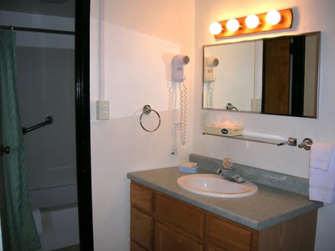 Traditional Suite, 1 Bedroom | Bathroom | Combined shower/tub, hair dryer, towels