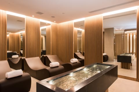 Sauna, steam room, body treatments, facials, 2 treatment rooms