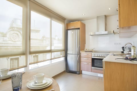 Duplex, 2 Bedrooms, Terrace | Private kitchen | Fridge, microwave, oven, stovetop