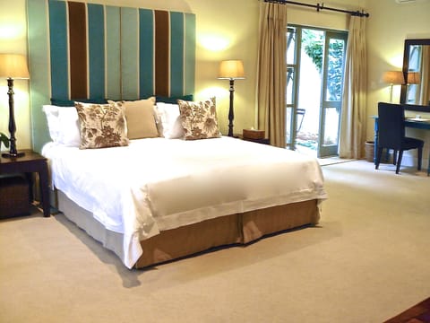 Luxury Room, 1 Bedroom | Premium bedding, minibar, in-room safe, blackout drapes