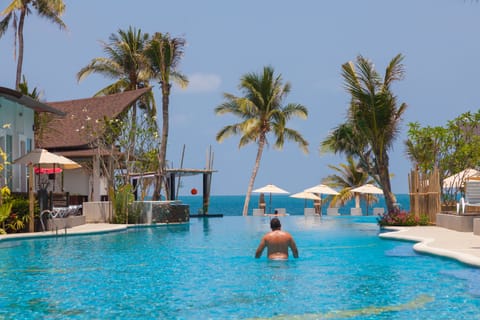 Poolside bar