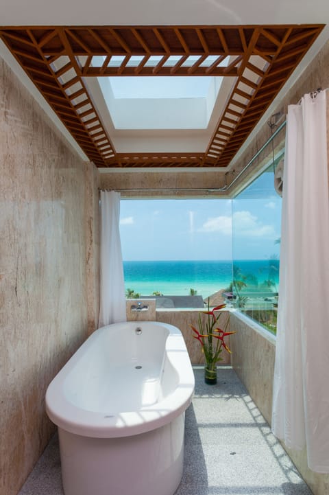 Premium Ocean Facing room | Deep soaking bathtub