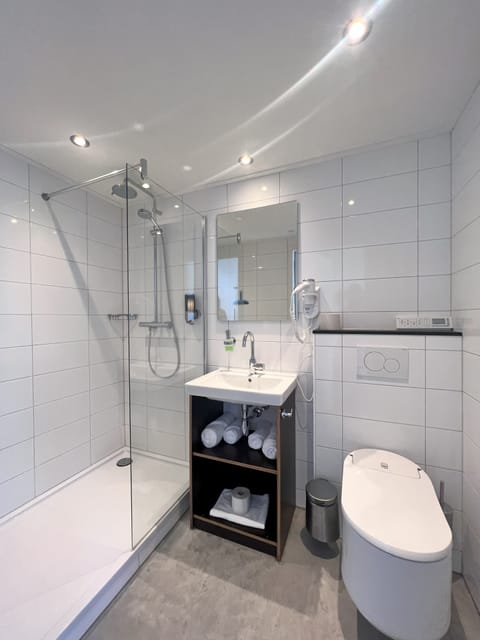 Studio | Bathroom | Shower, rainfall showerhead, designer toiletries, hair dryer