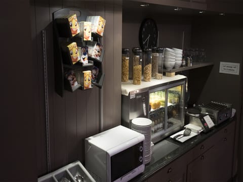 Daily buffet breakfast (EUR 17.5 per person)