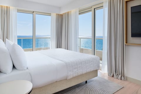 Suite, 2 Bedrooms, Balcony, Sea View | In-room safe, iron/ironing board, rollaway beds, free WiFi