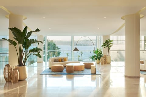 4 bars/lounges, poolside bar