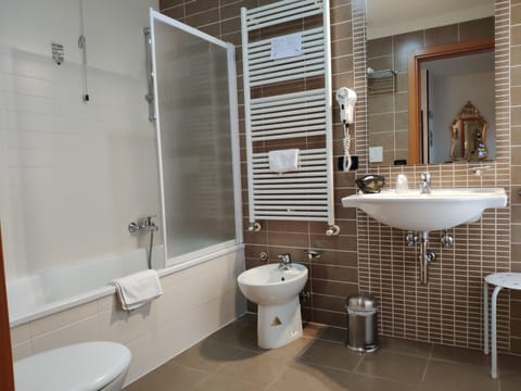 Rainfall showerhead, hair dryer, bidet, towels