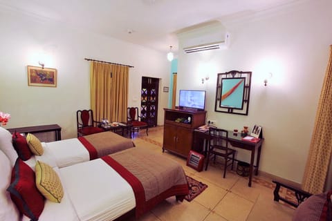 Deluxe Room | 1 bedroom, premium bedding, minibar, desk