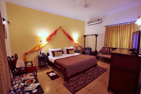 Deluxe Room | 1 bedroom, premium bedding, minibar, desk