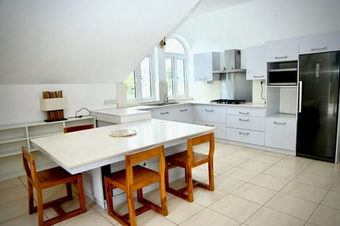 Deluxe Apartment, 2 Bedrooms, Sea Facing | Private kitchen | Fridge, microwave, oven, stovetop