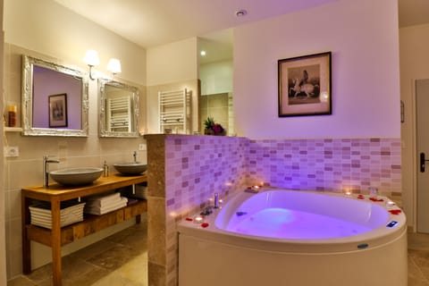 Deluxe Double Room, Hot Tub (Perle de Rêve) | Bathroom